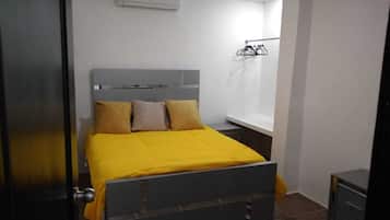 4 habitaciones, tabla de planchar con plancha, wifi y ropa de cama