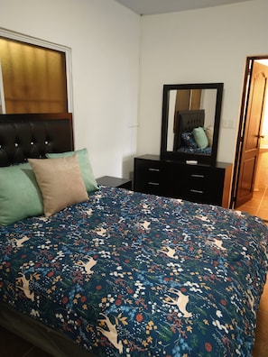 4 bedrooms, iron/ironing board, WiFi, bed sheets