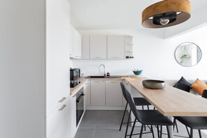 Fridge, microwave, oven, dishwasher