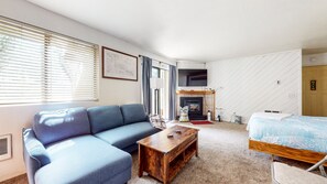 Smart TV, fireplace, DVD player