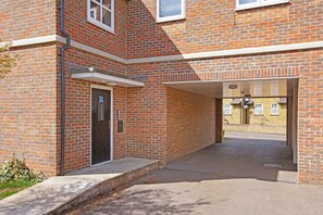 Front of property - Theodora Suites by Kasar Stays (Maidstone)