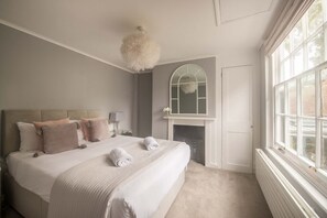 4 bedrooms, travel cot - The Mulberry - From 250 Per Night (Henley-on-Thames)