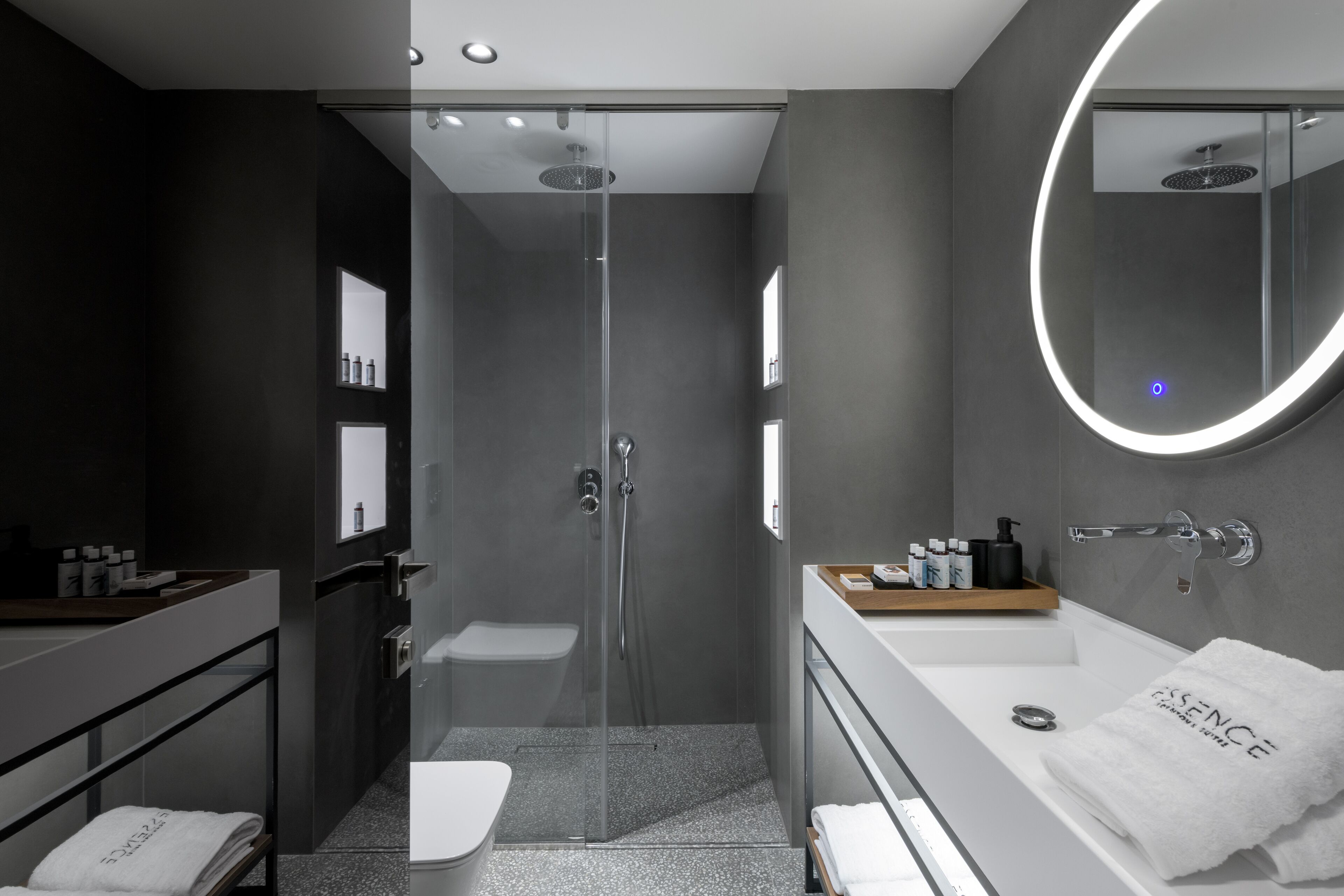 Standard-Doppel- oder -Zweibettzimmer | Badezimmer | Dusche, Regendusche, Haartrockner, Bademäntel