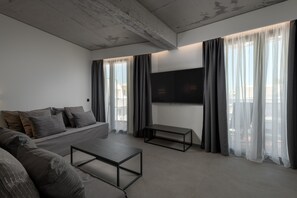 特級雙人房 | 房內夾萬、書桌、手提電腦工作空間、遮光窗簾/窗簾