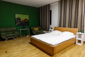 Kamar Double Klasik, 1 Tempat Tidur Double, pemandangan kota | Wi-Fi gratis