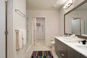 Apartment | Bathroom - S1bk Affordable Hotel-alternative Perfect for Long Term Stay Near Whole Foods (Atlanta)