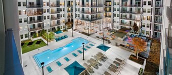 S1bd Serviced 1-br w Full Kitchen in Walkable Neighborhood