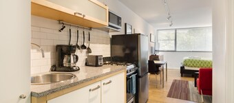 CPC Rare Find - Secluded Studio w Free Parking