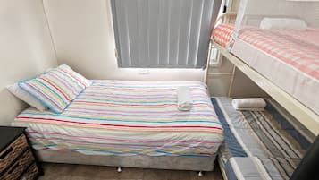 3 slaapkamers, een strijkplank/strijkijzer, beddengoed