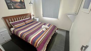 3 bedrooms, iron/ironing board, bed sheets