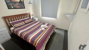 3 slaapkamers, een strijkplank/strijkijzer, beddengoed