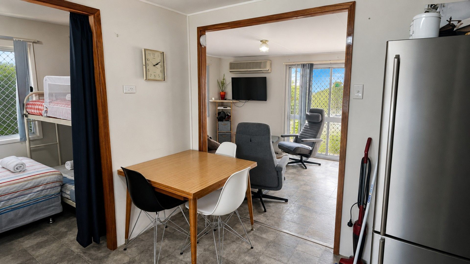 3 bedrooms, iron/ironing board, bed sheets
