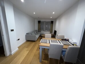 Interior - Charming 1-bed Apartment in London (London)