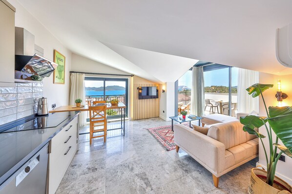 Design Apartment, 1 Queen Bed with Sofa bed, Sea View | Living area