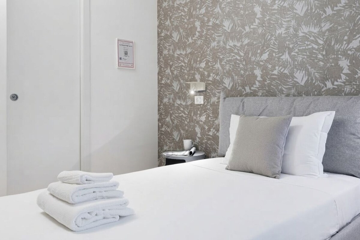 Traditional Studio | Cribs (surcharge), WiFi (free), bed sheets