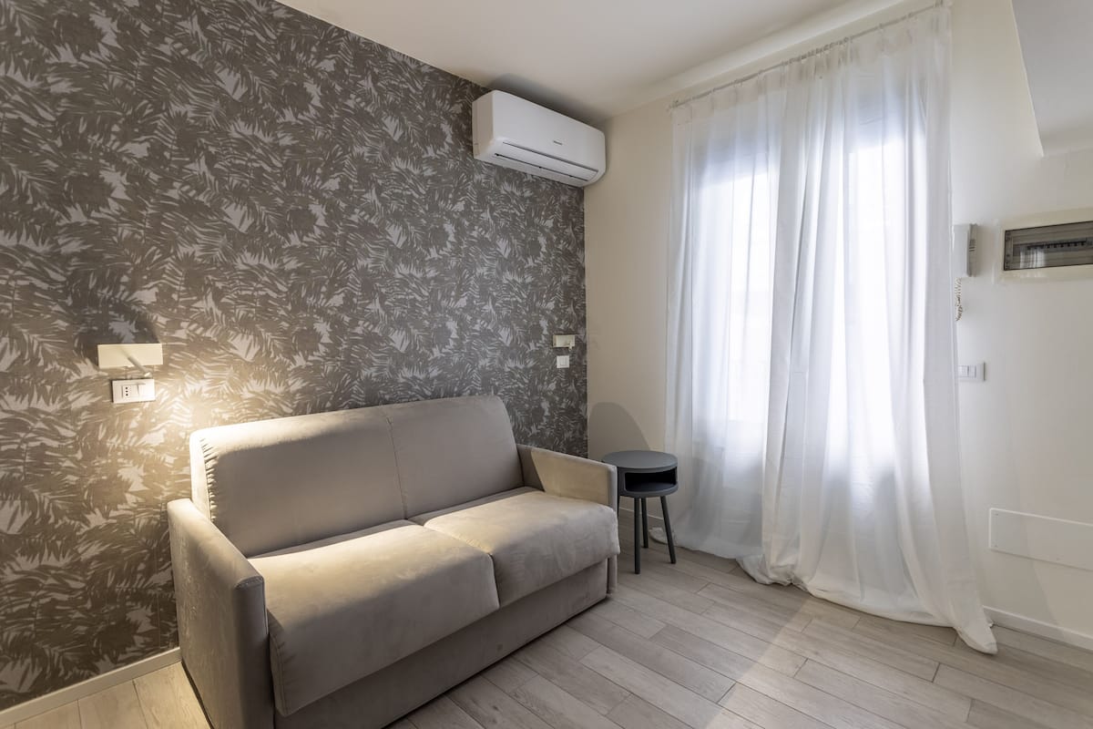 Traditional Studio | Living area