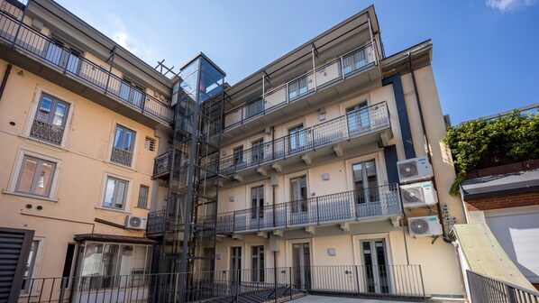 Front of property - The B Village Business (Milan)