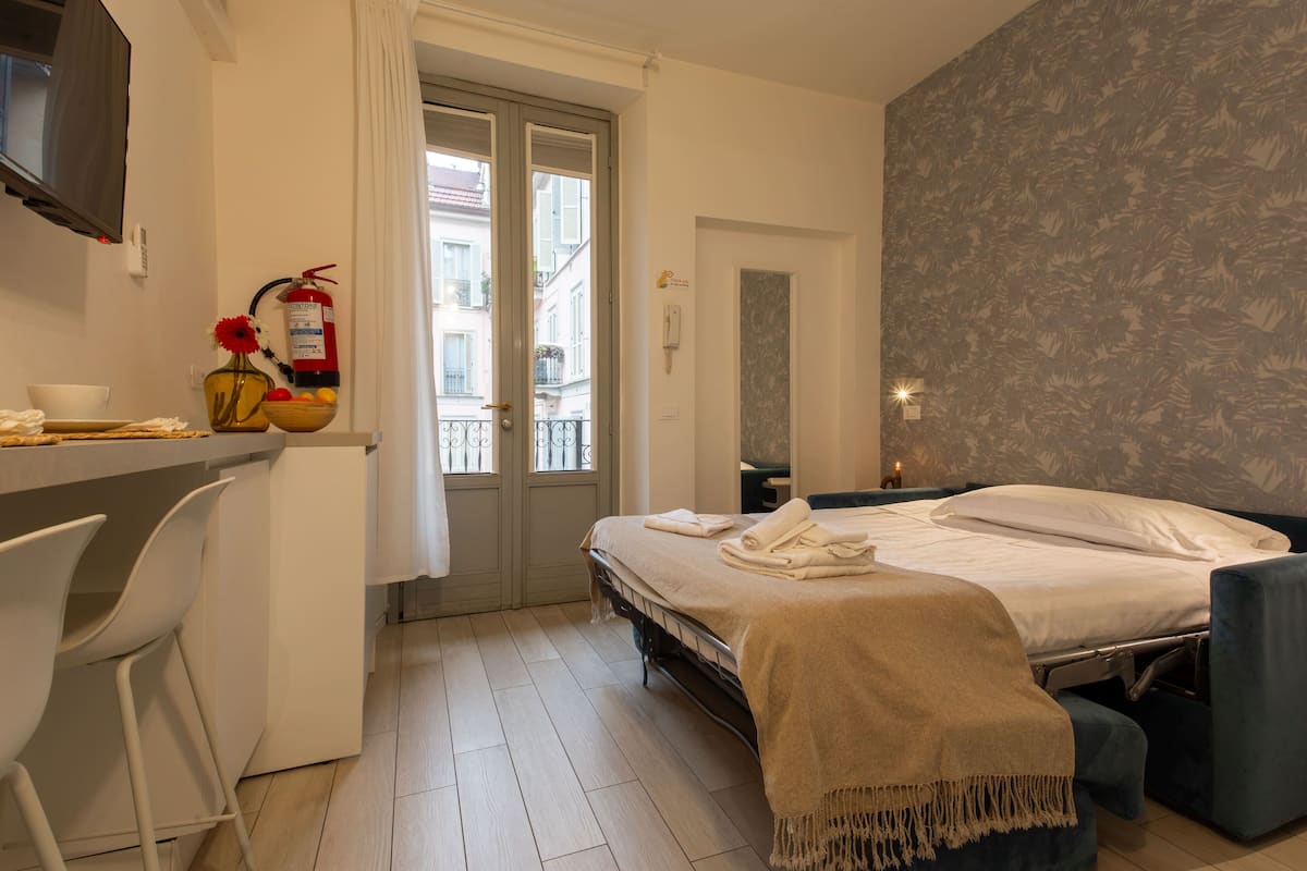 Club Studio | Cots/infant beds, free WiFi, bed sheets