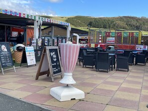Chalet | Property grounds - Beautiful 2-bed Chalet in Aberystwyth (Aberystwyth)
