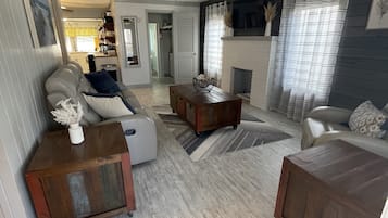 2 bedrooms, in-room safe, iron/ironing board, free WiFi