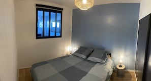 1 slaapkamer, een strijkplank/strijkijzer, beddengoed, rolstoeltoegang