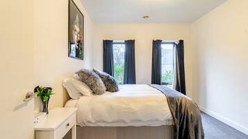 4 bedrooms, in-room safe, iron/ironing board, free WiFi