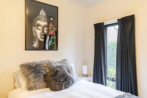 4 bedrooms, in-room safe, iron/ironing board, free WiFi