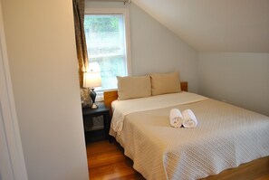 4 عدّة غرف نوم ومكتب ومكواة/لوح كي وسرير سفر