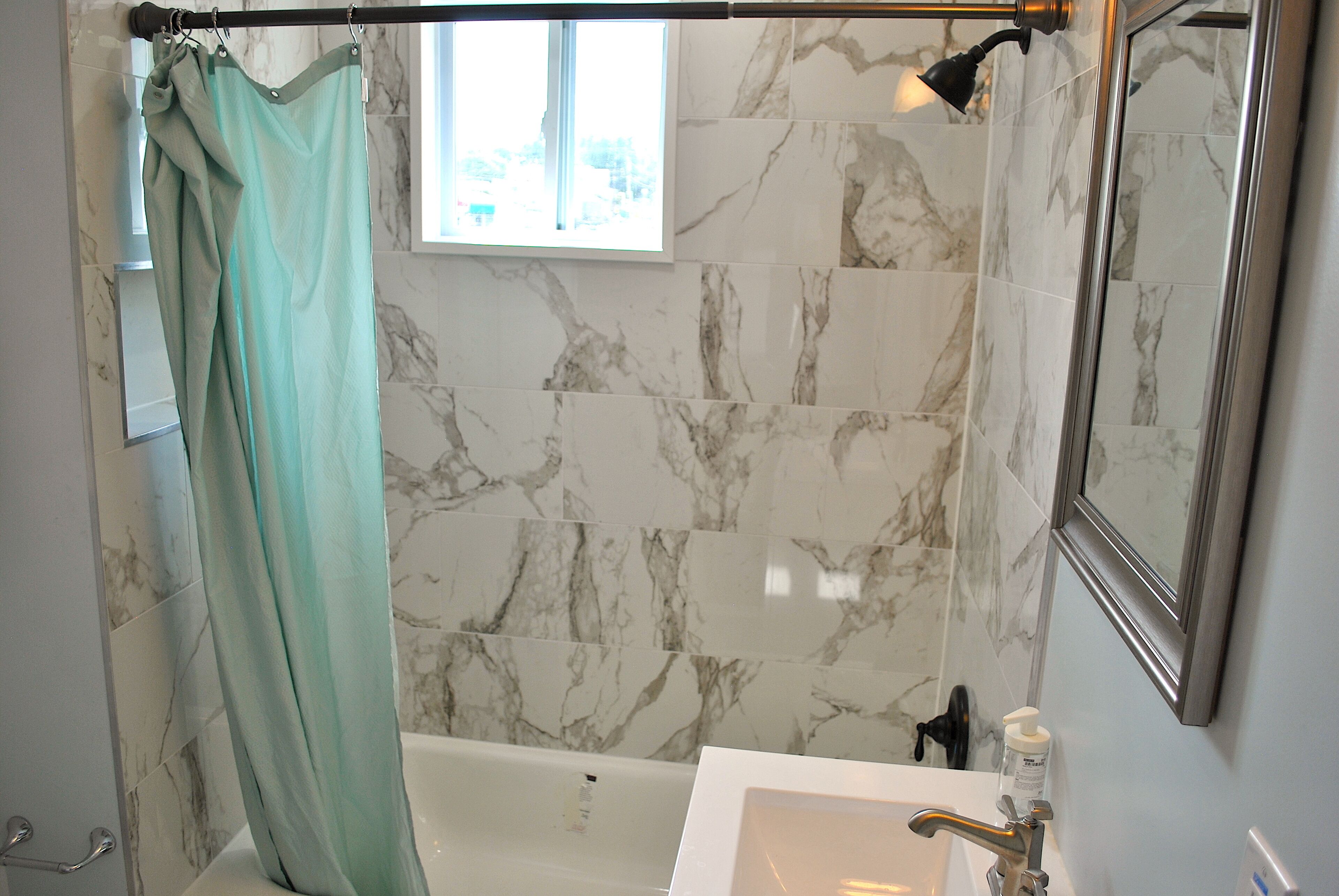 Combined shower/bathtub, towels, soap, shampoo