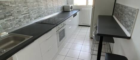 Køleskab, ovn, kogeplade, opvaskemaskine