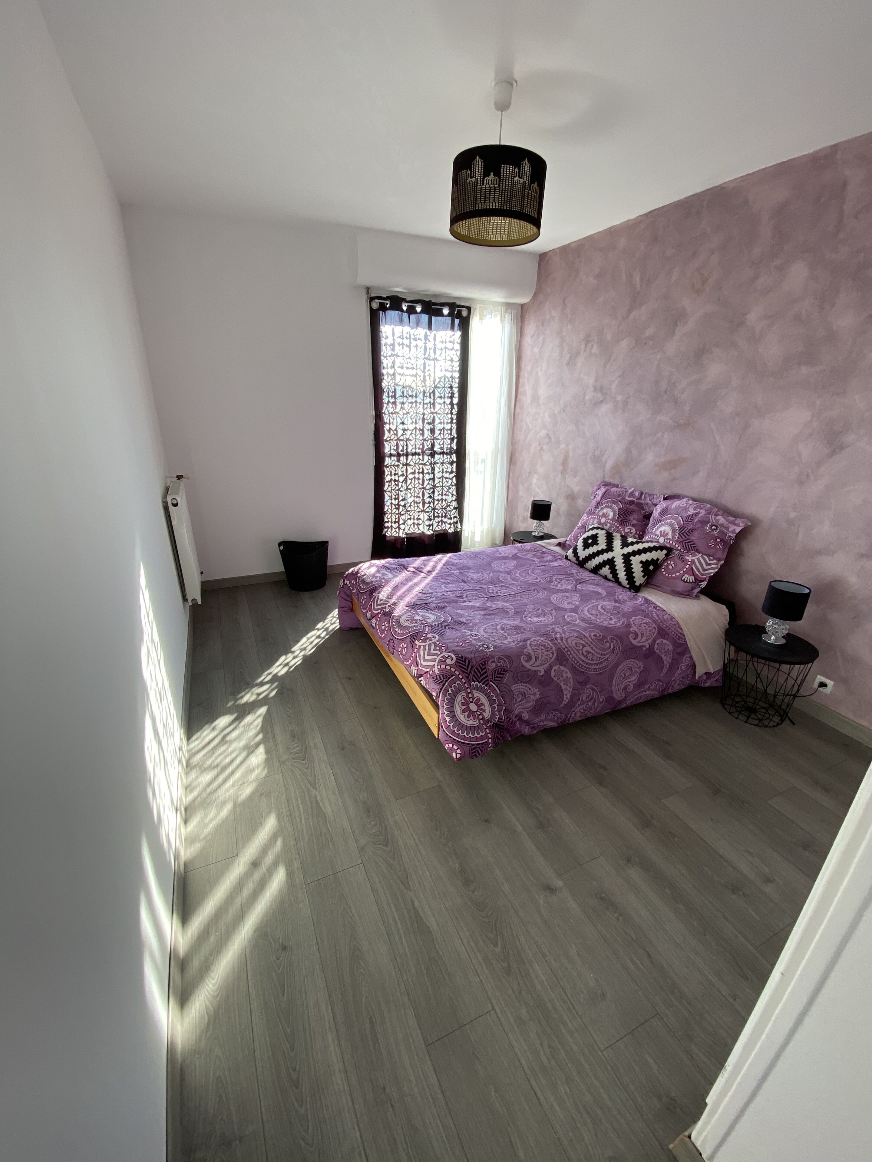 2 slaapkamers, een bureau