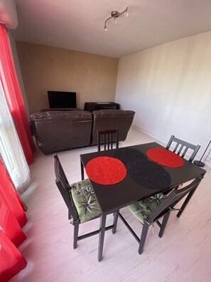 Dining - Grand Appartement Sortie Orléans Centre (La Chapelle-Saint-Mesmin)