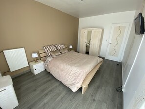 2 habitaciones y escritorio 