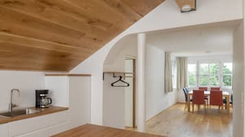 Kühlschrank, Mikrowelle, Ofen, Geschirrspüler