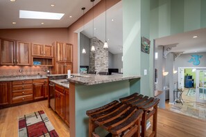 المنشأة من الداخل