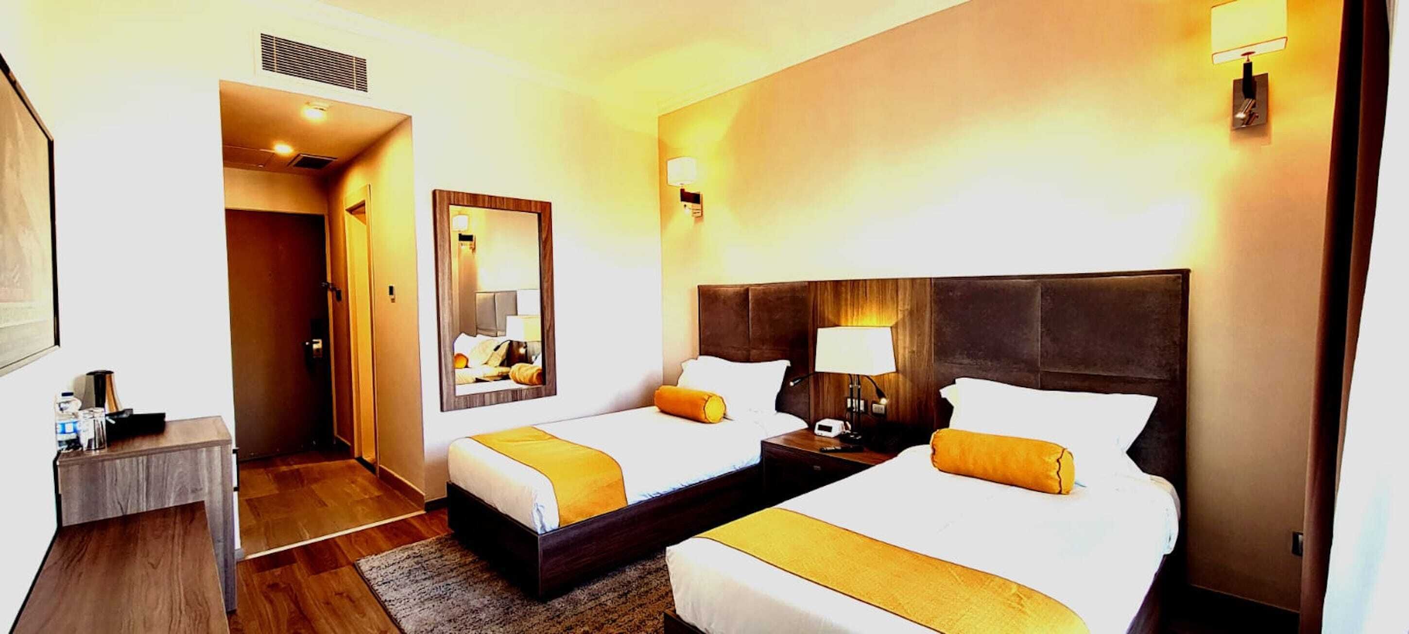 twin room | 1 bedroom, minibar, in-room safe, desk