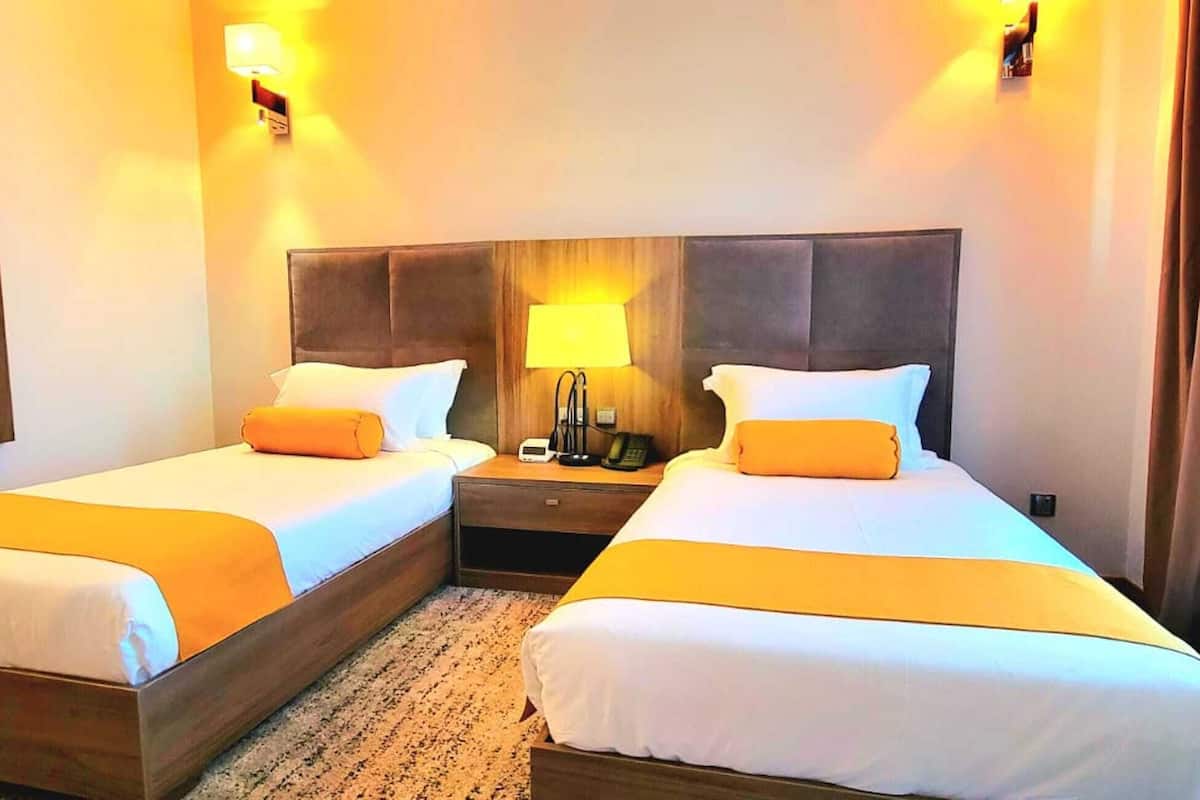 twin room | 1 bedroom, minibar, in-room safe, desk