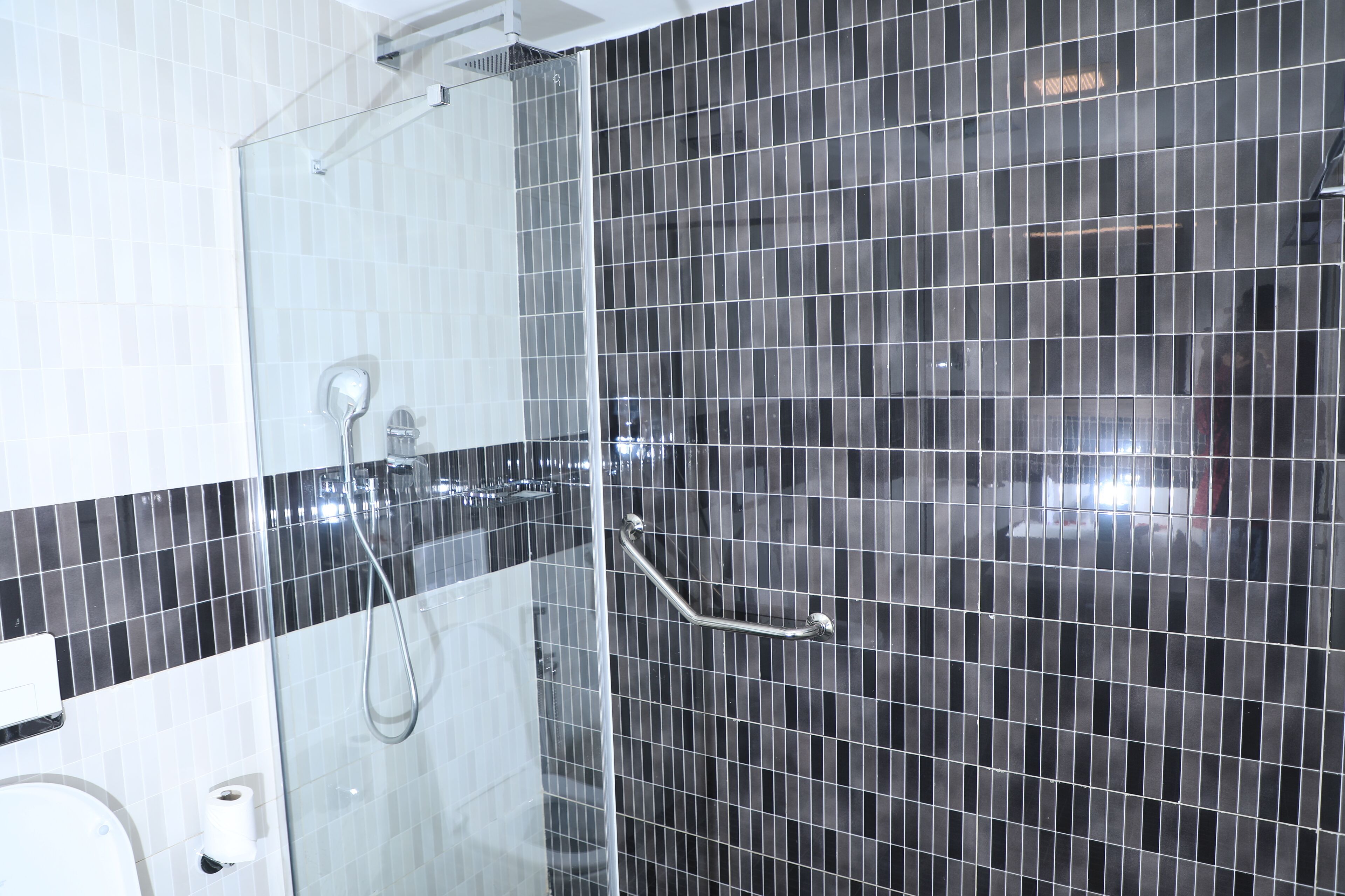 twin room | bathroom | shower, free toiletries, hair dryer, bathrobes
