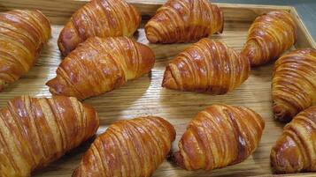 Daily buffet breakfast for a fee
