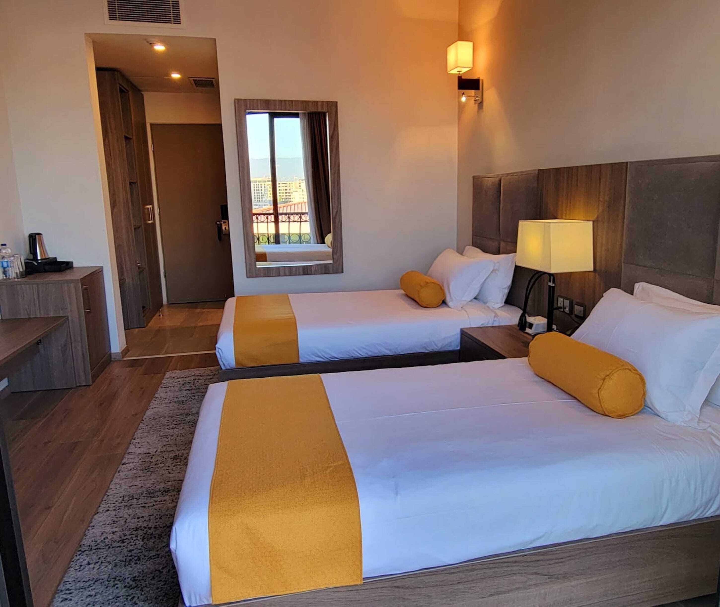 twin room | 1 bedroom, minibar, in-room safe, desk