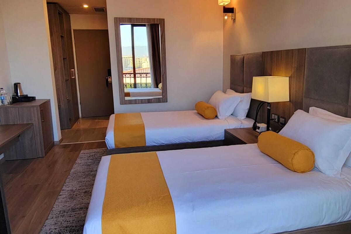 twin room | 1 bedroom, minibar, in-room safe, desk