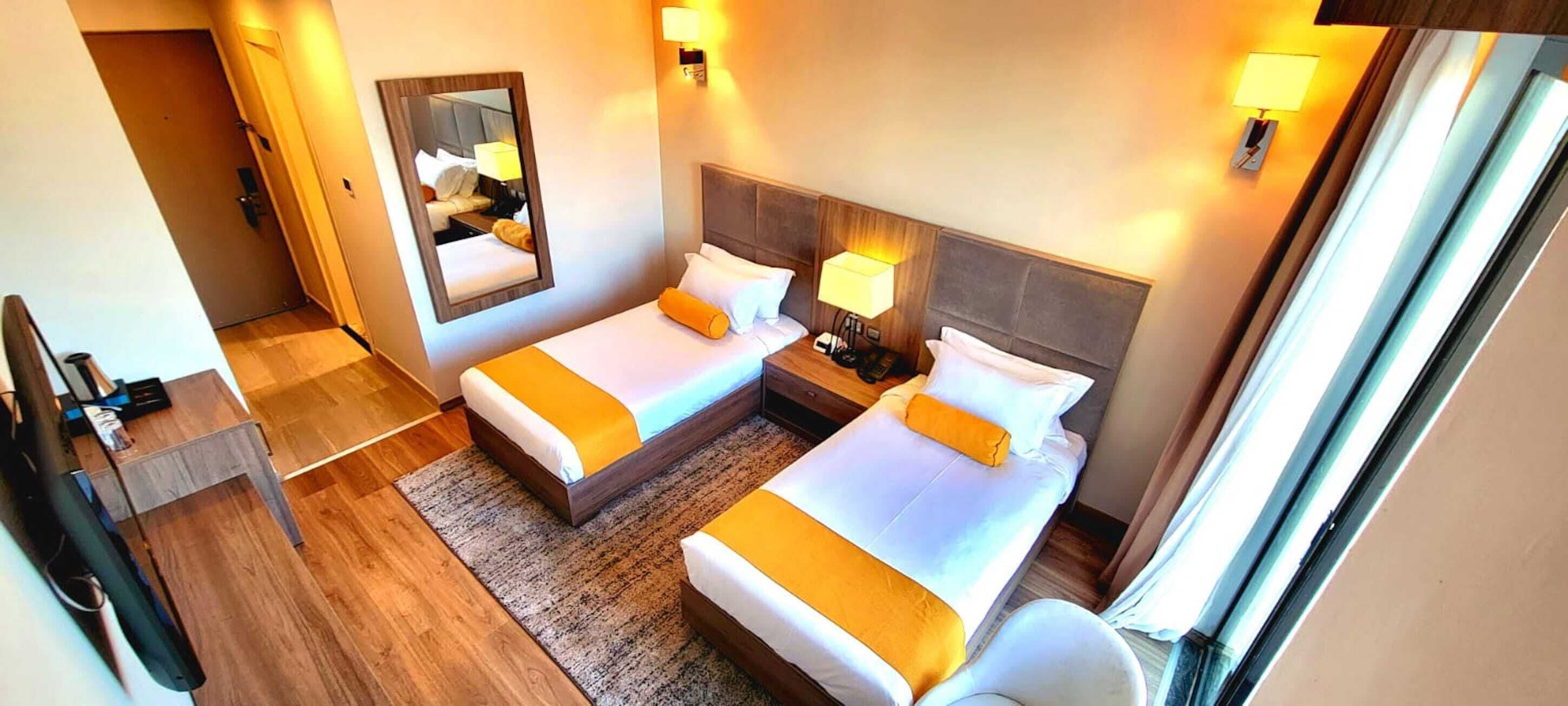 twin room | 1 bedroom, minibar, in-room safe, desk