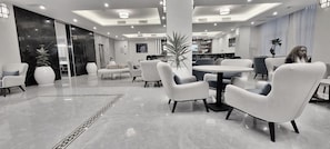 Coin salon dans le hall