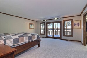 8 bedrooms, WiFi, bed sheets