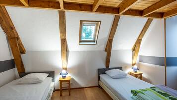 2 Schlafzimmer, Bügeleisen/Bügelbrett