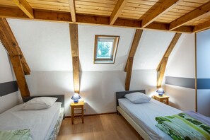 2 chambres, fer et planche Ă repasser