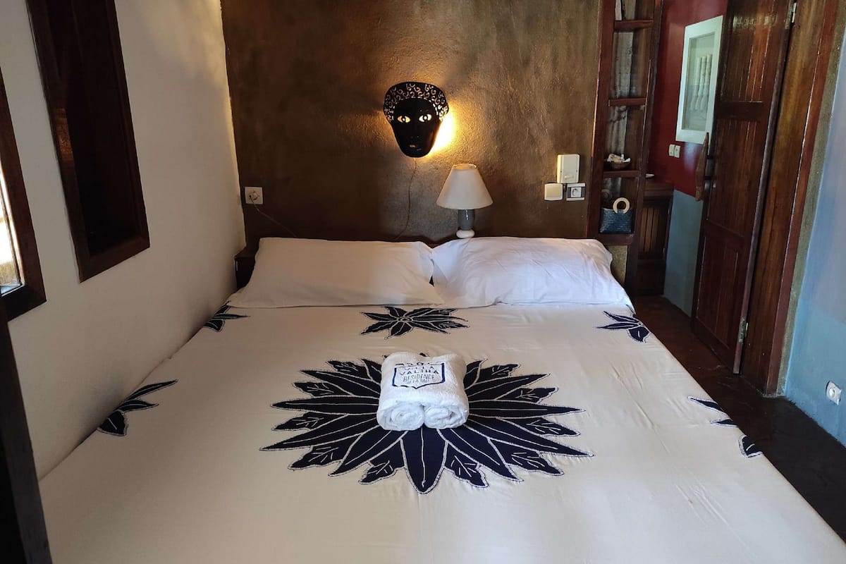 Junior suite | 1 slaapkamer, een minibar, een kluis op de kamer, een bureau