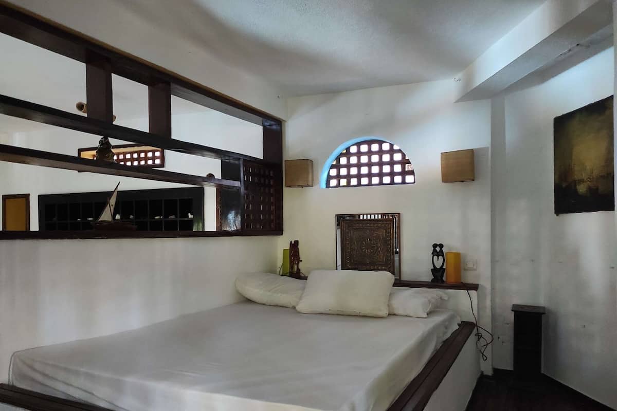 Phòng dành cho gia đình | Minibar, két bảo mật tại phòng, bàn 