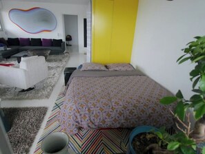 2 bedrooms, desk, iron/ironing board, free WiFi - Large apartment with panoramic view and balcony. (Paris)