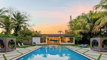 Et oppvarmet basseng